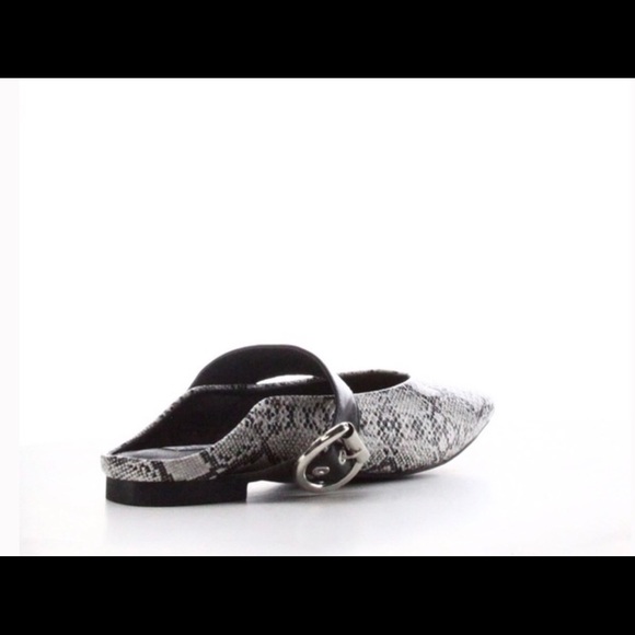 Ladies Pointed toe flat slides. Snake skin color - Picture 6 of 7